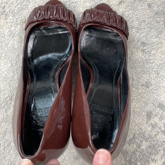 Burberry Peeptoe Ruffle Patent Leather Pumps Heels Burgundy Maroon Sz 39 - Picture 16 of 16